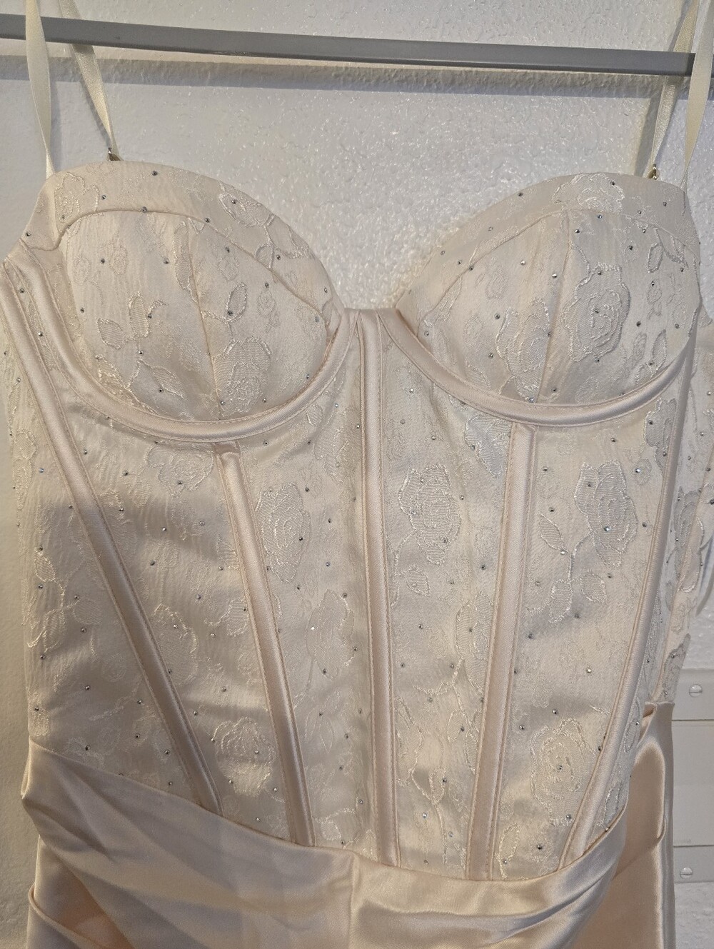 Dear Emilia By Hello Molly Shimmering Horizon Satin Maxi Dress Cream Size S - Picture 10 of 13